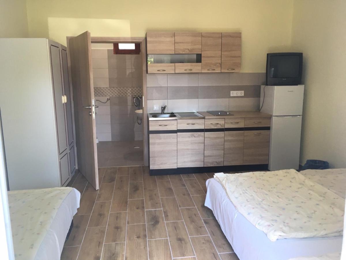 Hotel Matroz Siófok Esterno foto